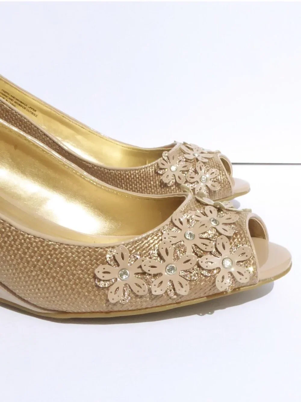 Karen Scott warm beige floral glitter rhinestone flower peep toe wedges size 7.5